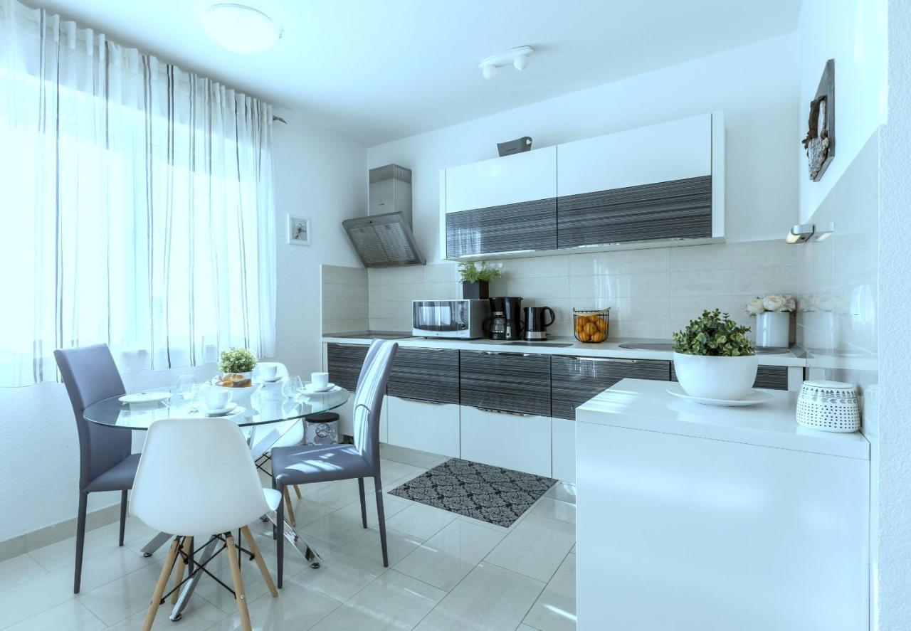 Iris Beach Apartments Kaštela Exterior foto